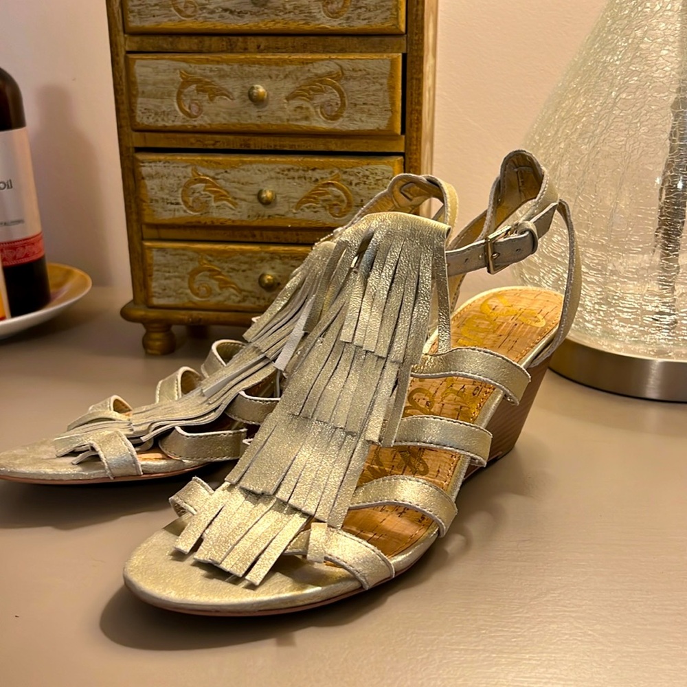 Excellent champagne strappy metallic fringe wedge sandals Sam Edelman